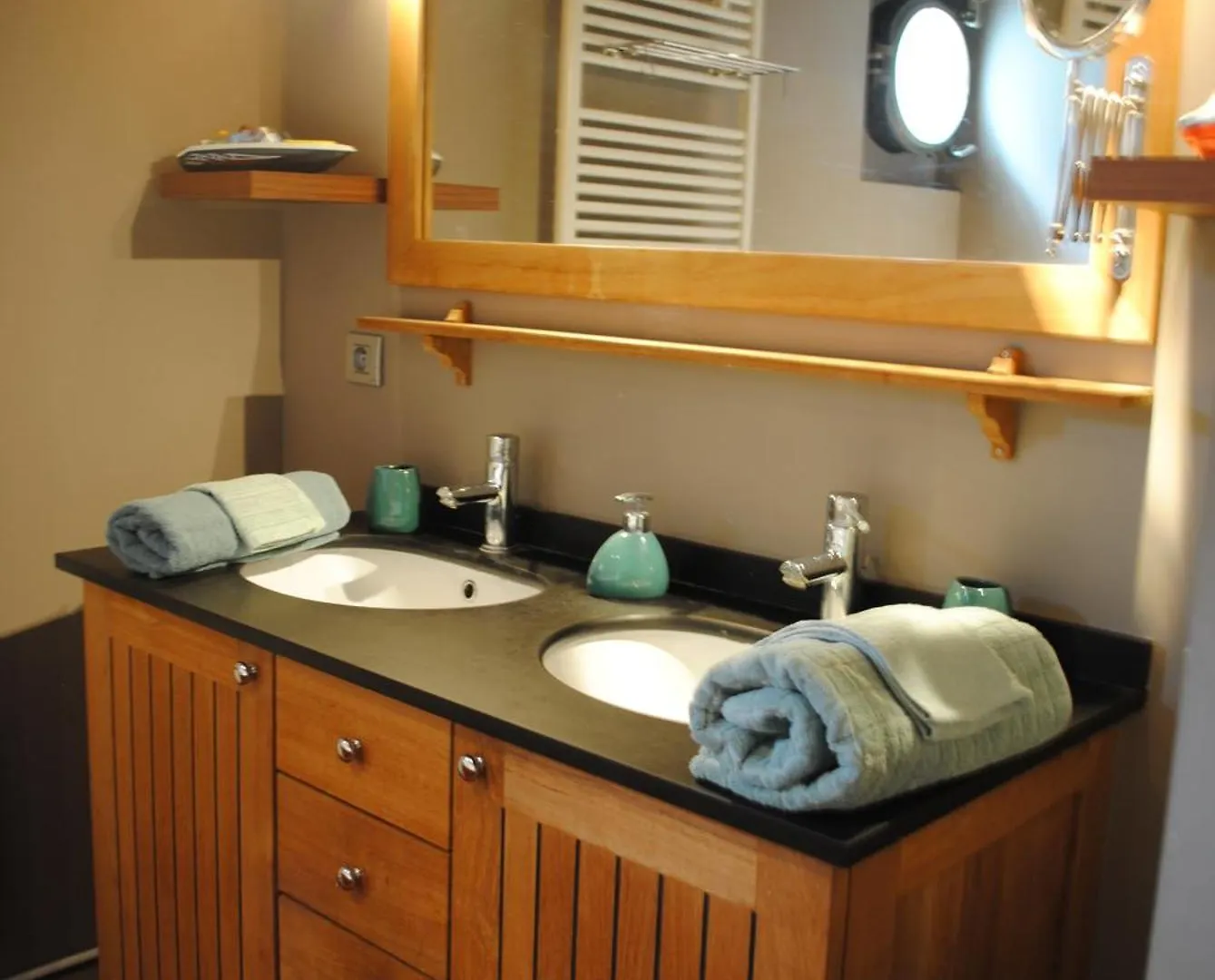 Hotel Boat & Breakfast Bellevue Gent 0*,  Belgien